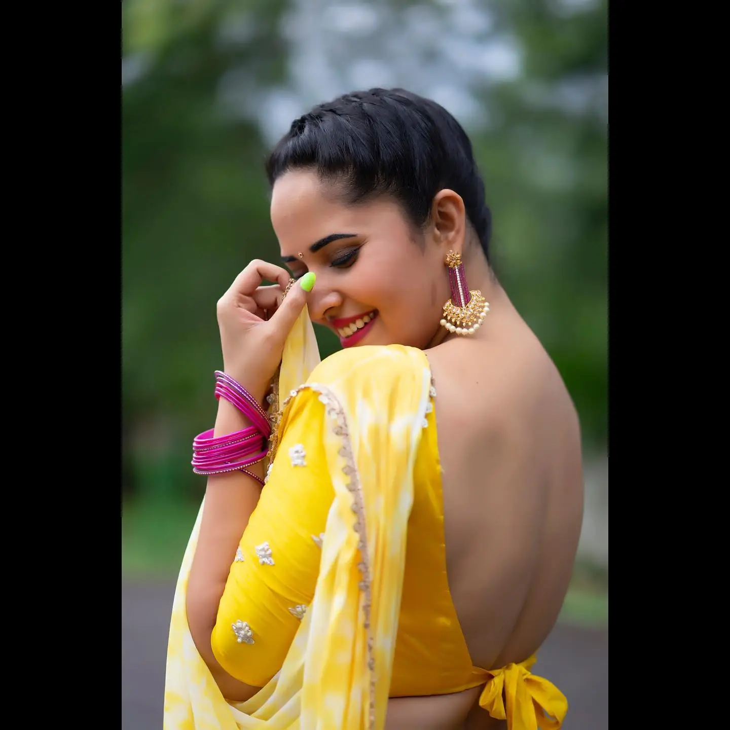 INDIAN ACTRESS ANASUYA BHARADWAJ IN YELLOW SAREE BLOUSE 4